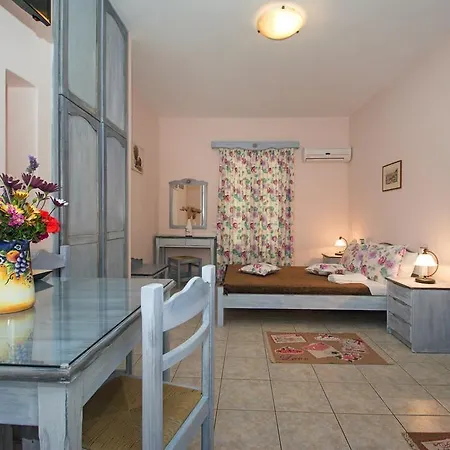 Apartament Filoxenes Katoikies