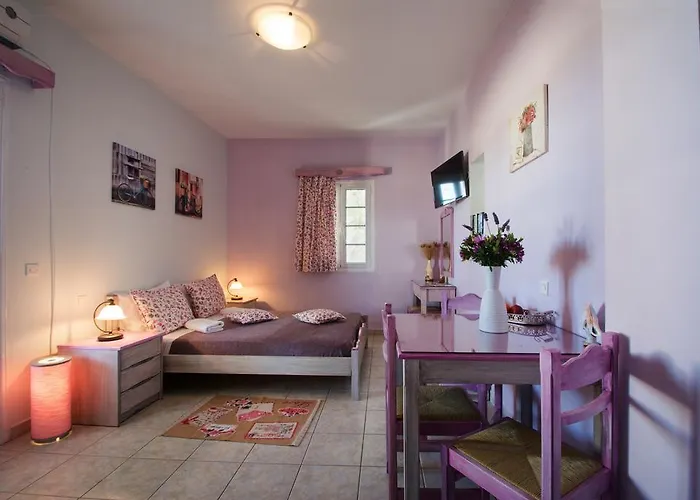 Filoxenes Katoikies * Diakófti